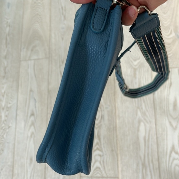 Small cross body purse. - Picture 6 of 7